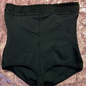 Ska shapewear, very good quality.